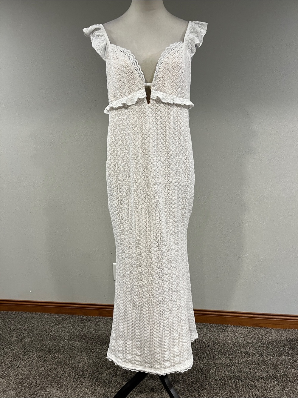 SHEIN White Lace Ruffle-Front Maxi Dress size large